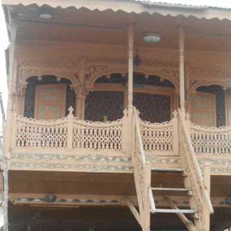 Young May Flower Houseboat, Srinagar 1